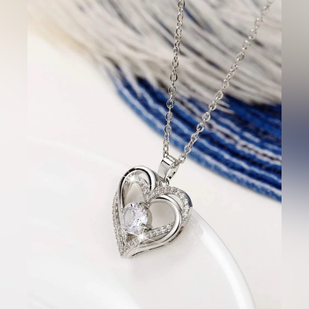 🌹 Cubic Zirconia Silver tone‎ Heart Necklace - Picture 3 of 5